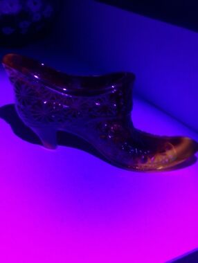 Lovely Vintage Likely Fenton *Glowing* Amberina Button And Daisy Glass Shoe